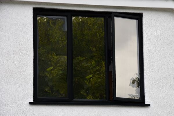 Black_aluminium_casement_window