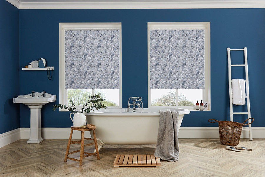 patterned blinds in bathroom