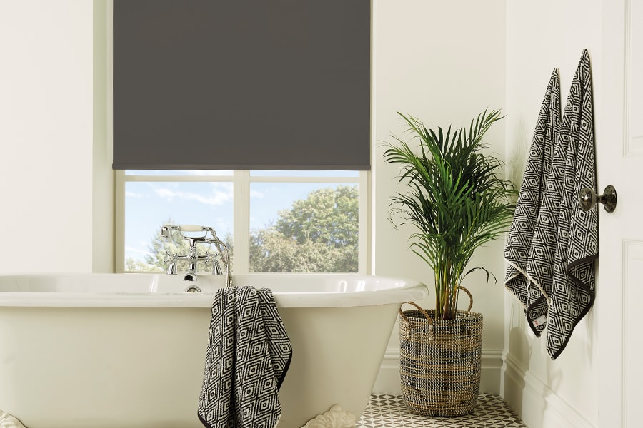 Styling-Black-Blinds-in-the-Bathroom