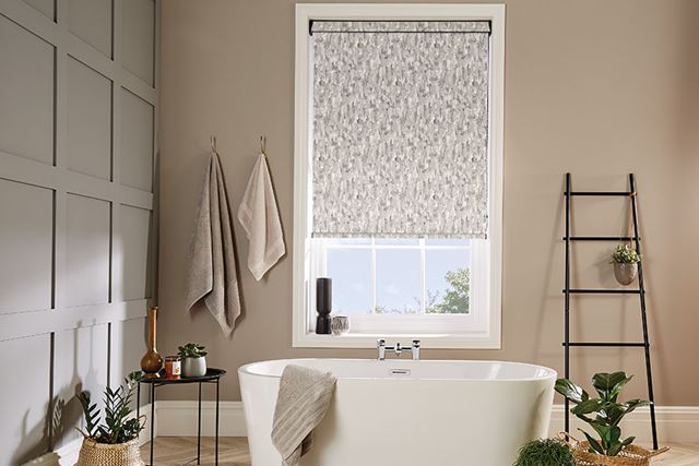Styling-Grey-Blinds-in-the-Bathroom