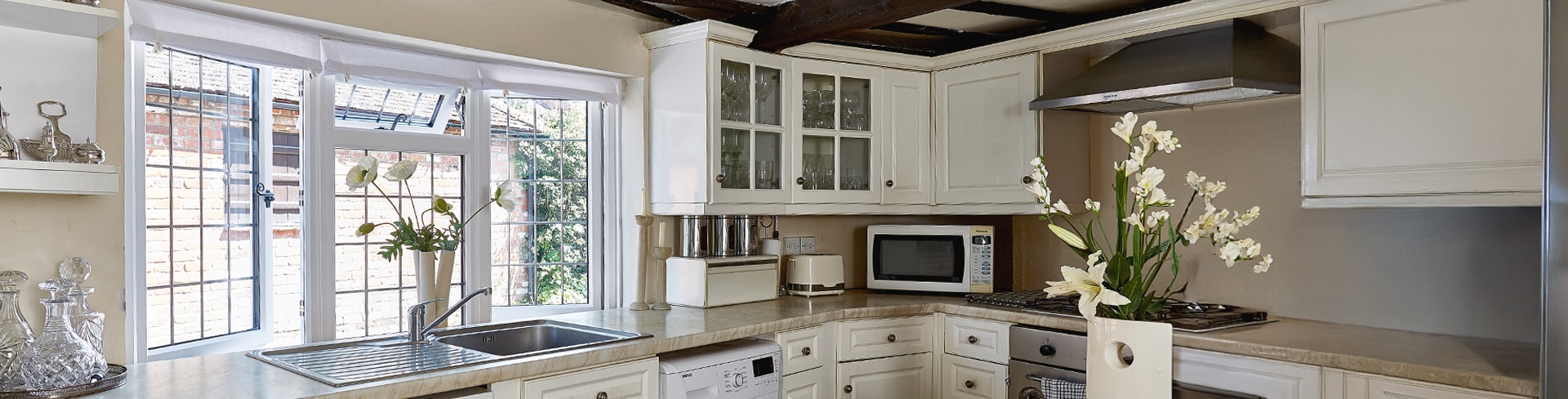 Wooden-casement-banner_v1